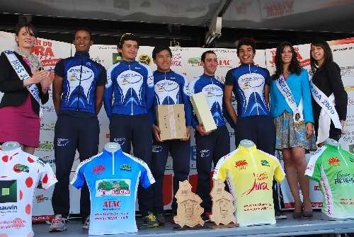 Andrey, Andréa, Fanny & l\'équipe du Centre Mondial du Cyclisme, lauréate du classement par équipes 